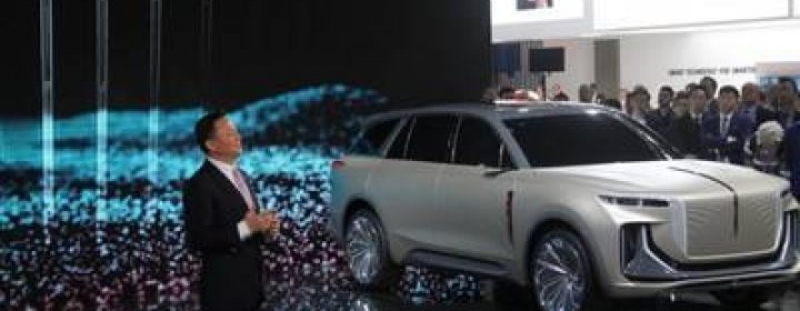 Carros da chinesa Hongqi brilham no Salão do Automóvel Internacional