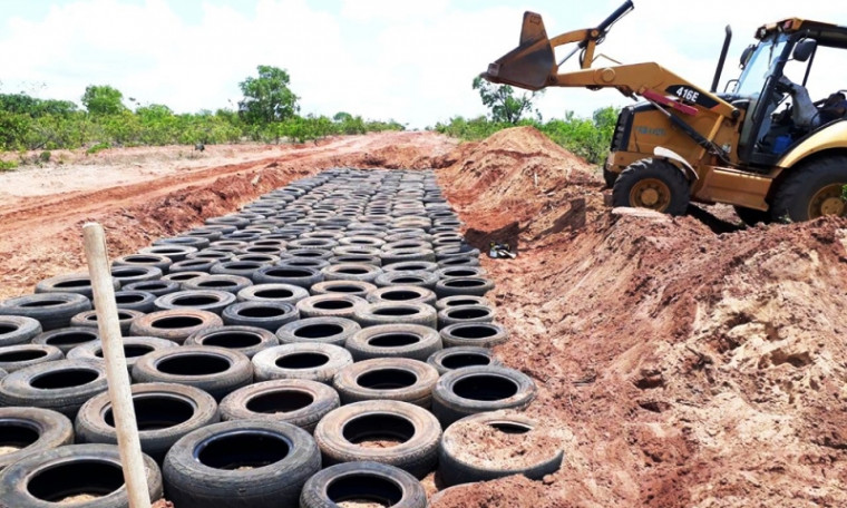 Governo reutiliza pneus descartados para recuperação de pontos críticos nas estradas do Jalapão