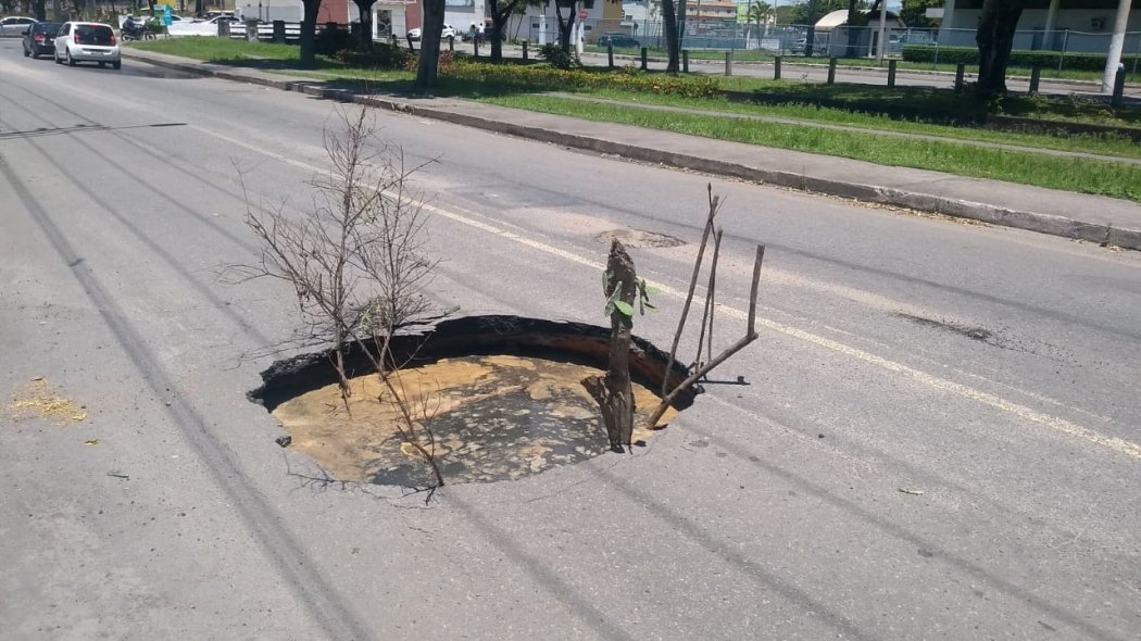 Atenção motorista e pedestres: buraco na rua pode gerar indenização