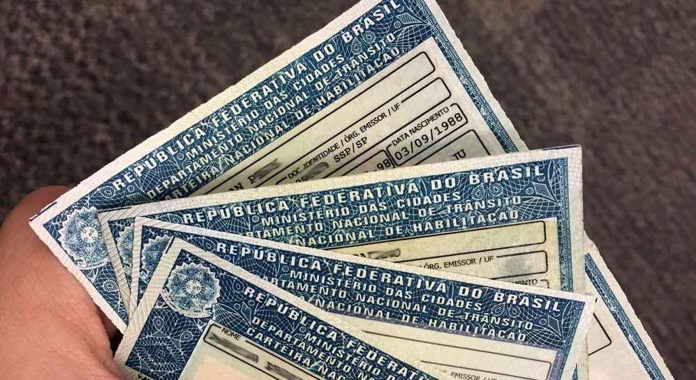 Bolsonaro volta a defender aumento de 20 para 40 pontos para cassação da CNH