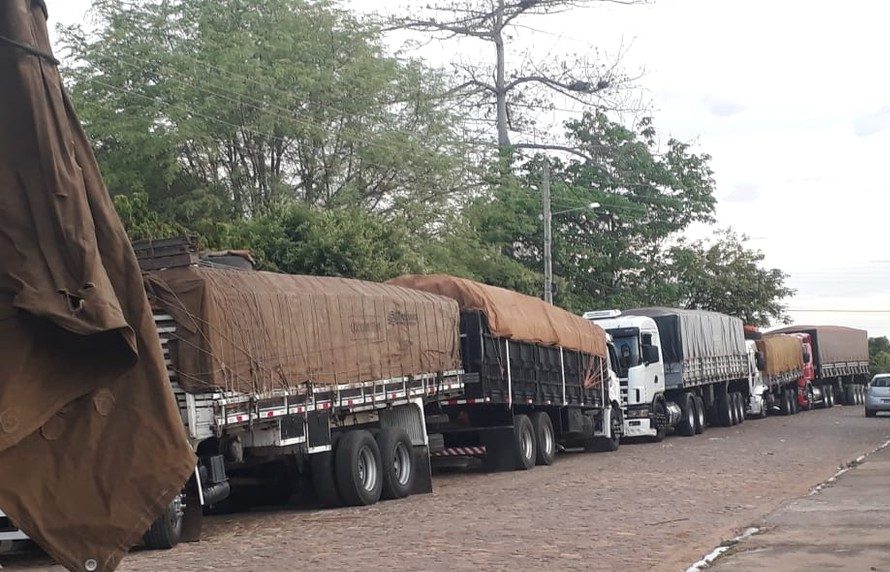 Vinte caminhoneiros são presos por transporte irregular e adulteração de documentos