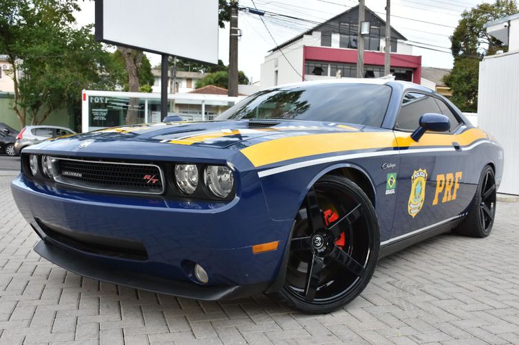 Polícia Rodoviária Federal passa a usar Dodge Challenger apreendido em ação