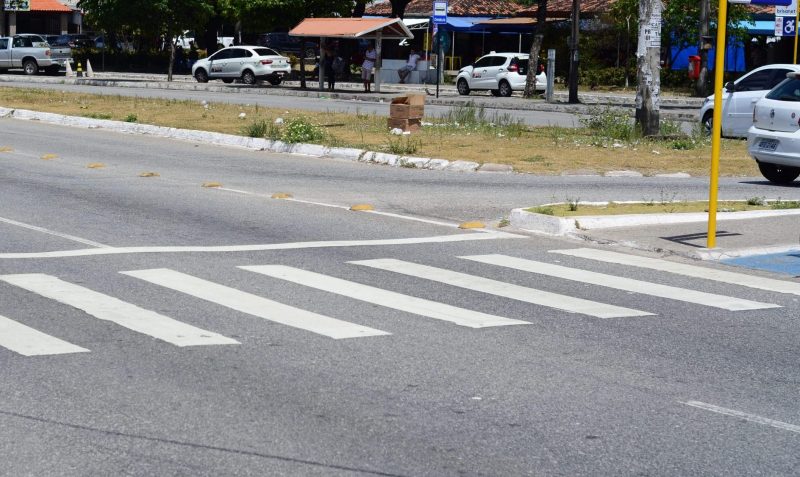Desrespeito ao uso da faixa de pedestres ainda é prática comum