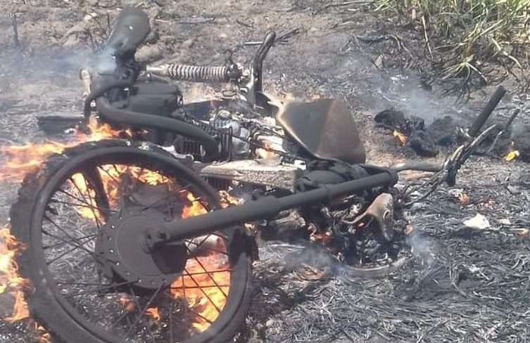 Homem morre carbonizado após moto pegar fogo em rodovia da Paraíba