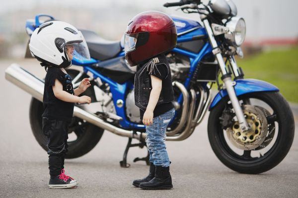 Criança na moto, pode?