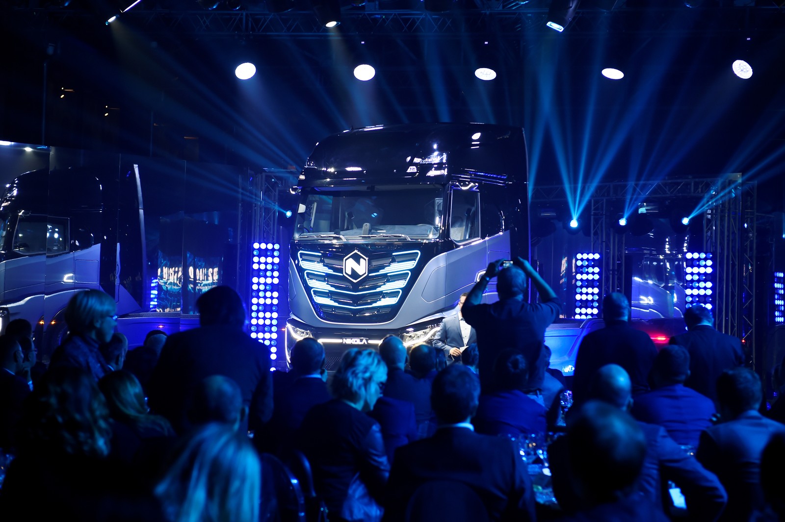 Iveco lança seu 1º caminhão elétrico em parceria com startup dos EUA