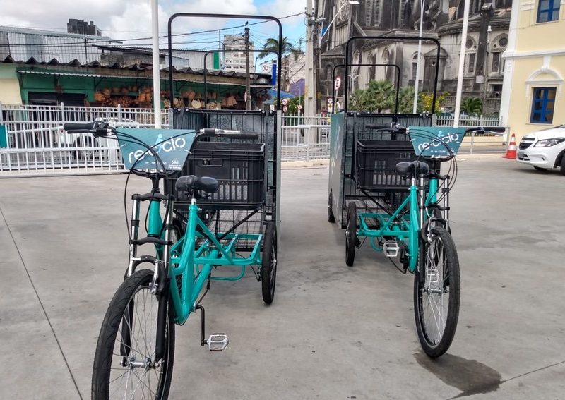 Catadores de material reciclável em Fortaleza receberão triciclos da Prefeitura