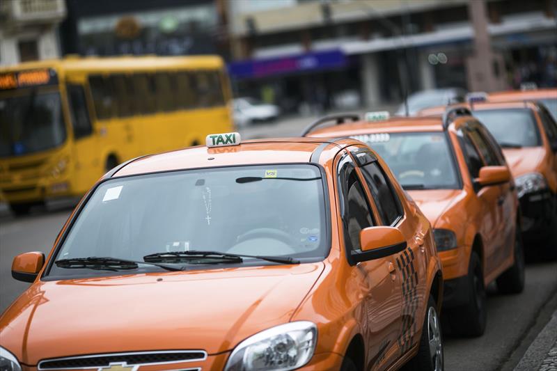 Táxi compartilhado é liberado em cidade brasileira