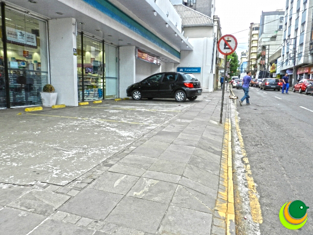 Código de Trânsito Brasileiro proíbe estacionamento privativo para clientes