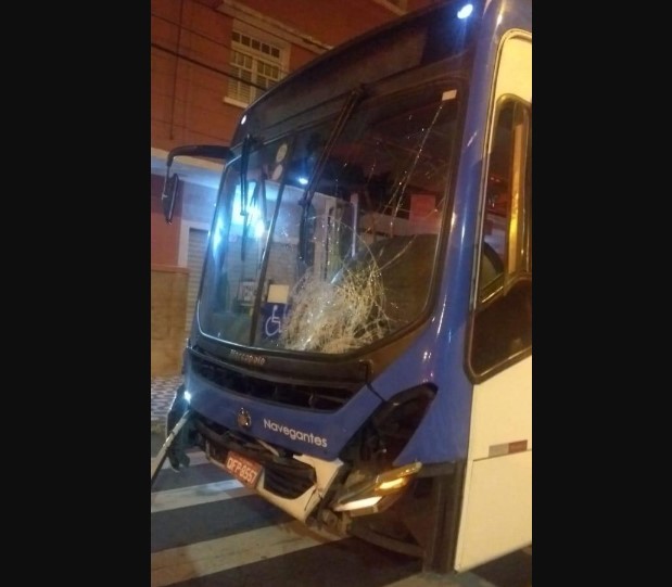 Acidente envolvendo moto e ônibus deixa duas pessoas mortas em João Pessoa