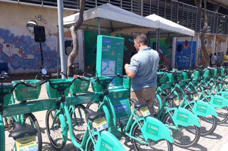 “Vai ter bicicleta que não acaba mais”, afirma prefeito em inauguração de 10 novas estações do Bicicletar