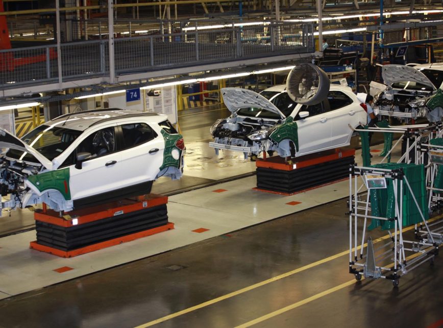 Ford adia reabertura de fábricas na América do Norte