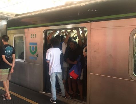 Usuário quebra freio de trem e atrasa circulação de Metrô