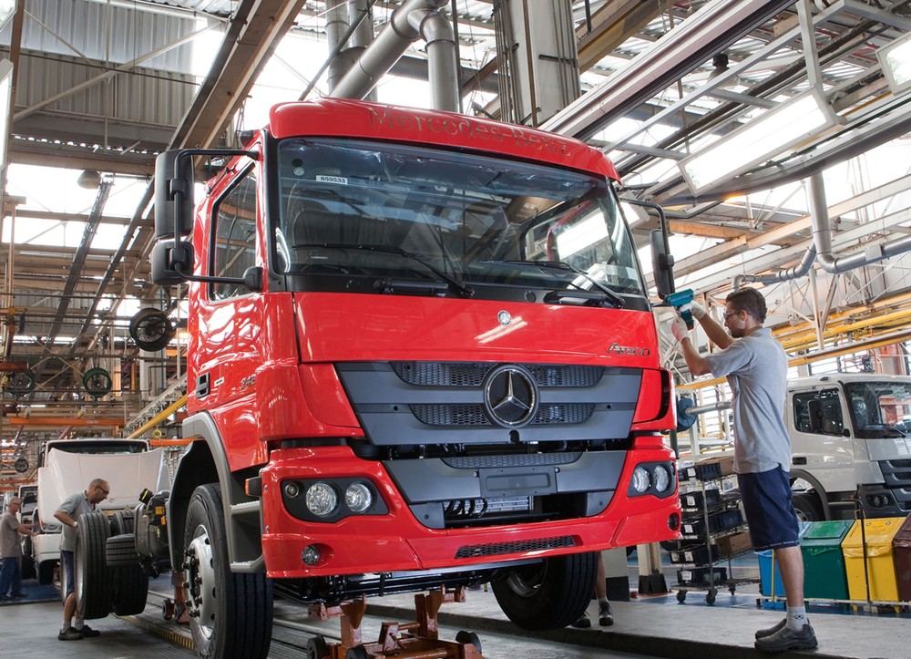 Mercedes vê queda de 20% na venda de caminhões