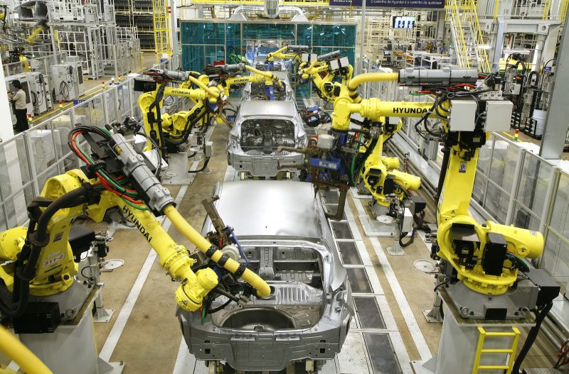 Ford, Toyota e Nissan retomam produção de veículos
