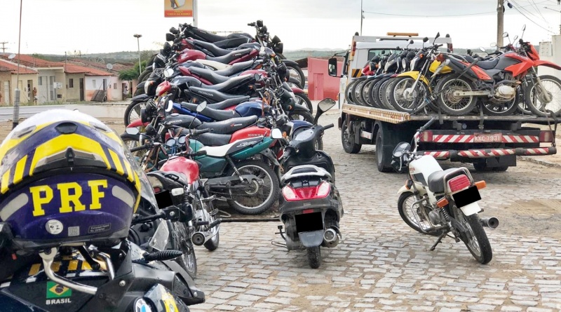 PRF flagra mais de mil infrações de motociclistas