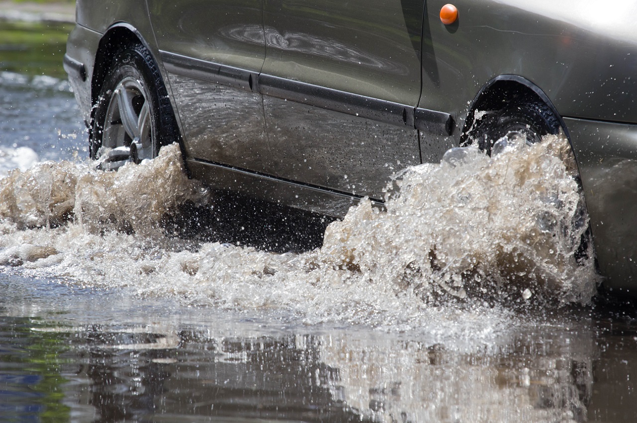 Seis coisas que você não deve fazer com o carro em uma enchente