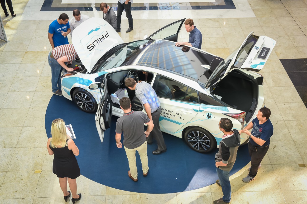 Dia do Automóvel: carros elétricos trazem novas profissões e tecnologias