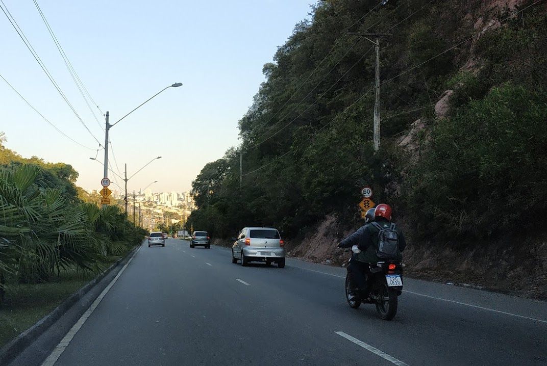 Motocicleta com mais de R$ 430 mil em multas é recolhida em Porto Alegre