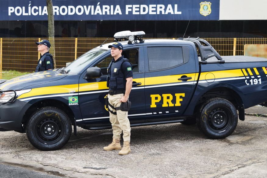PRF flagra ônibus de transporte irregular de passageiros na Paraíba