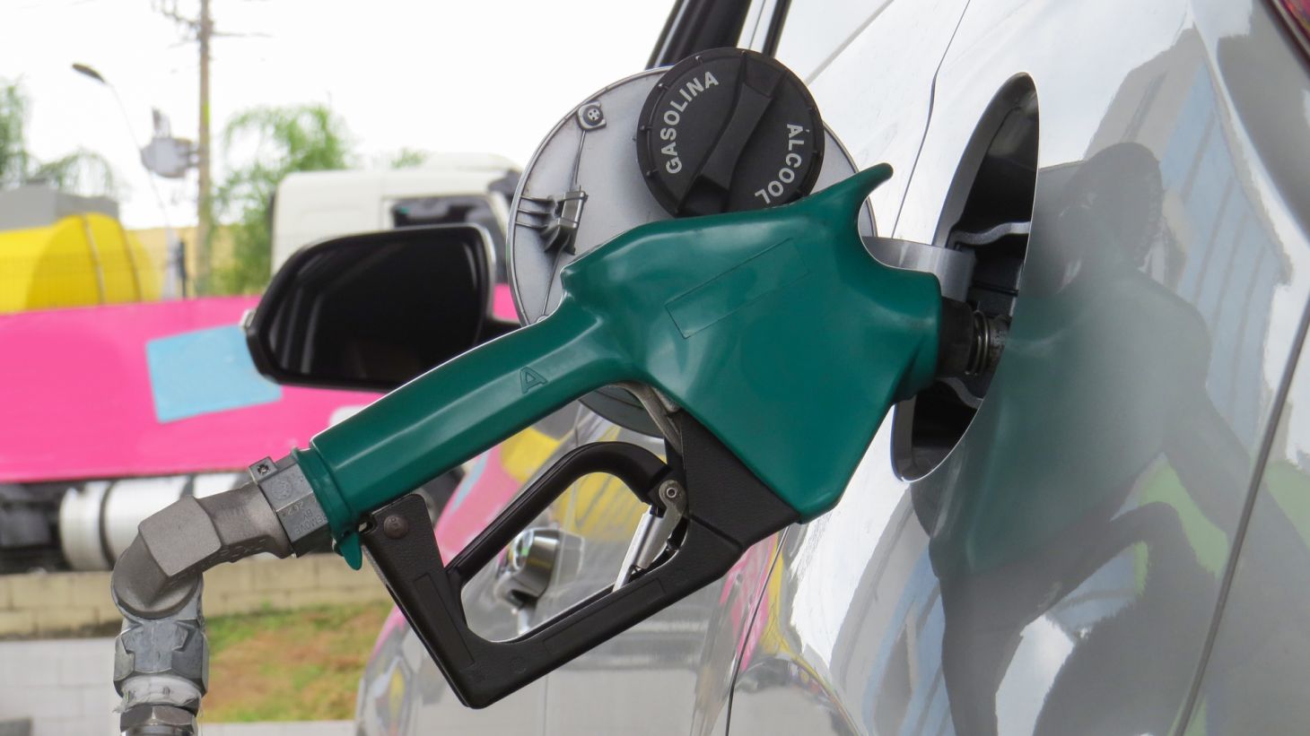 Postos estão com dificuldades para comprar gasolina e diesel