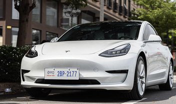 Tesla faz recall de 579.000 carros por mascarar alerta a pedestres
