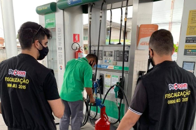10 distribuidoras de combustível notificadas após aumento em postos de JP