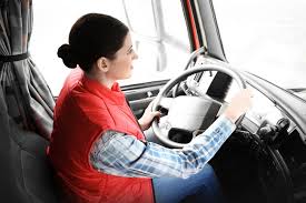 Mulher no volante: 10 motivos para contratar motoristas