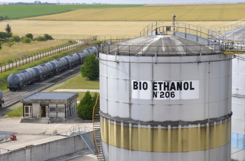 Franceses estão convertendo carros a gasolina para etanol