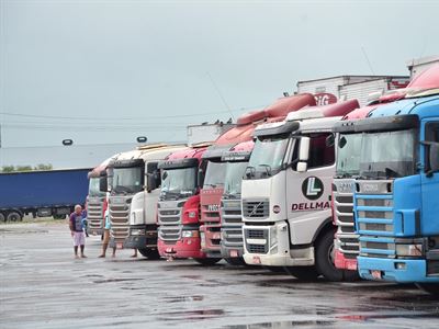 Programa para renovar frota de caminhões é criado pelo governo