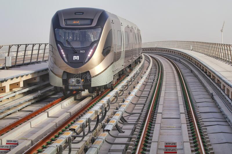 Metrô do Qatar tem “vagão de ouro” e a passagem custa menos de R$ 15