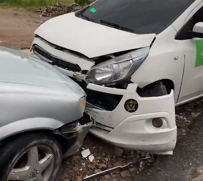 Mulher fica ferida durante colisão de veículos em João Pessoa