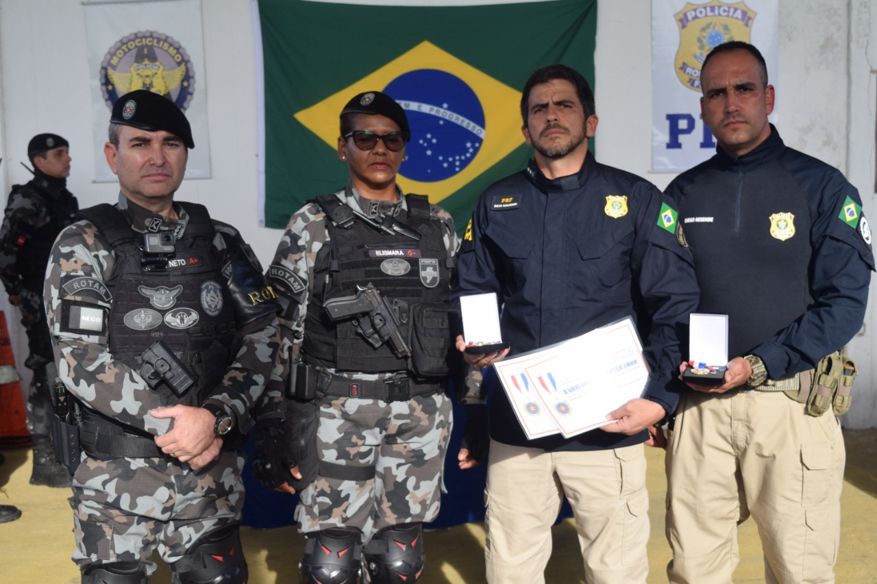 PRFs mortos em serviço no Ceará recebem homenagem com concessão de honraria