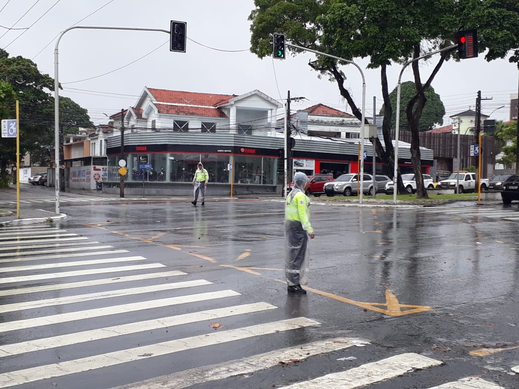 Semob alerta condutores para bloqueio entre avenidas de João Pessoa