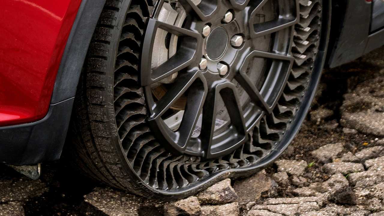 As rodas sem ar que podem transformar pneus furados em coisa do passado