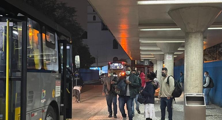 Após acordo, greve dos motoristas de ônibus em São Paulo é encerrada