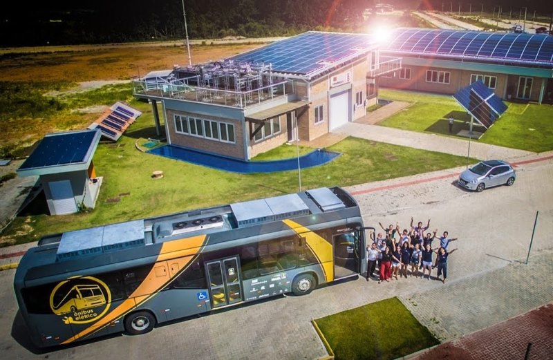 Brasileiros criam ônibus solar que já rodou mais de 100 mil km sem combustível