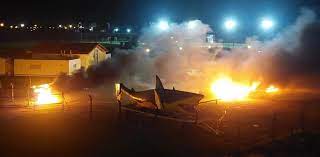 Torcedores queimam carros de jogadores de time argentino após derrota