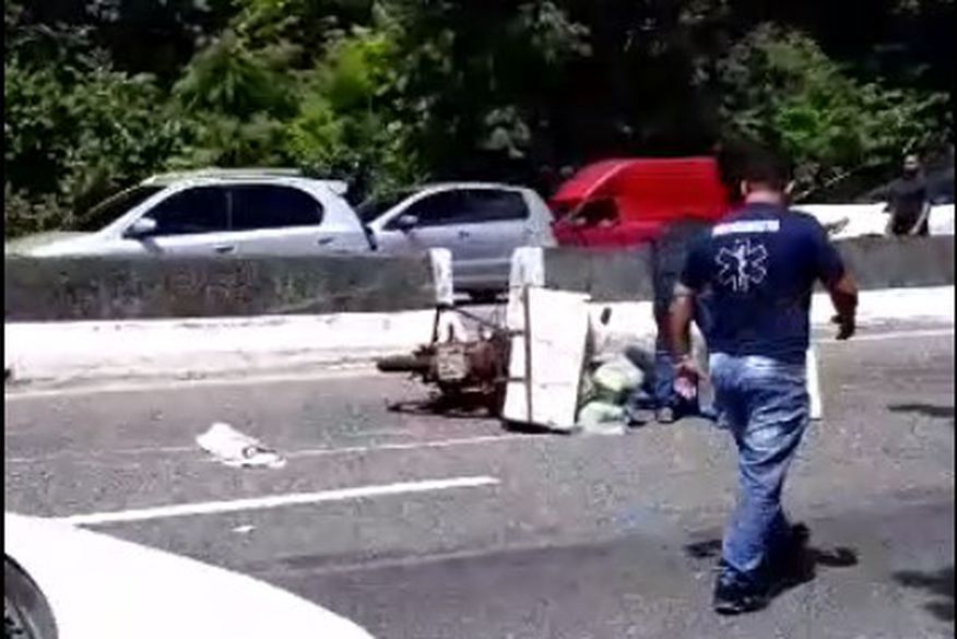 Colisão envolvendo motos e carreta deixa feridos em João Pessoa