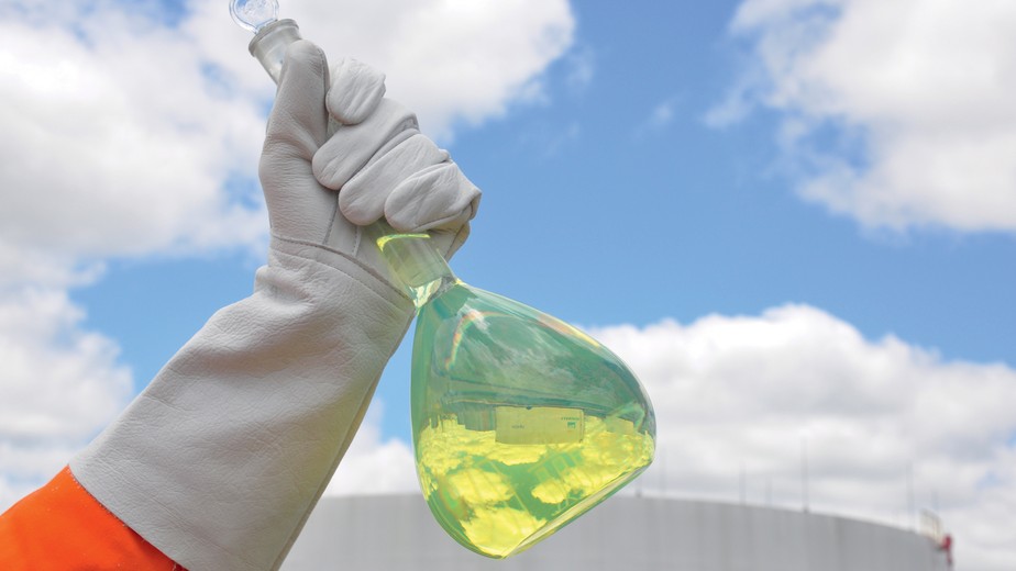 Ministro quer apressar validade de nova mistura de 30% de etanol na gasolina